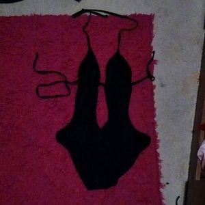 Xhiliration cutout swim suit,size medium